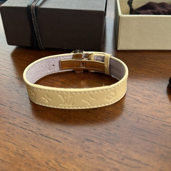 23 Authentic Louis Vuitton Like New Leather Bangle and Ring with Box Good Luck - Picture 6 of 8